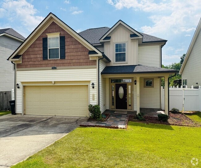 Building Photo - Hidden 4 bedroom, 2.5 bathroom Gem! Rental