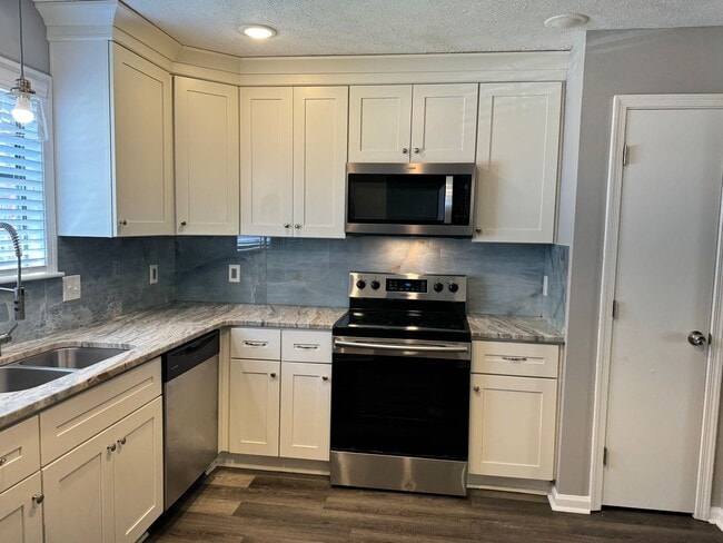 Photo - 306 Circuit Ln