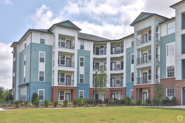 TRAILSIDE VERDAE APARTMENTS