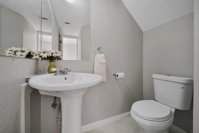 2100 Tanglewilde St Unit 665