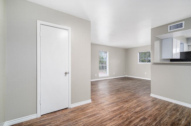 Building Photo - 1303 S 2nd St Unit 4