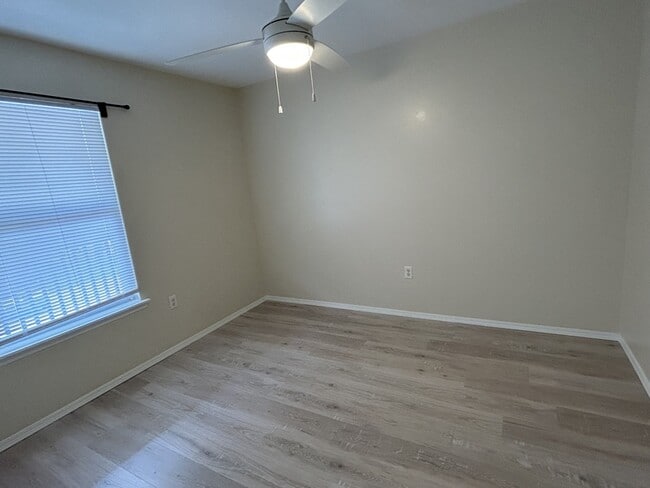Photo - 1635 Neptune St