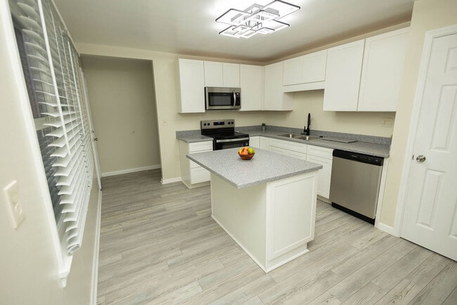 Photo - 198 Montogomery Place