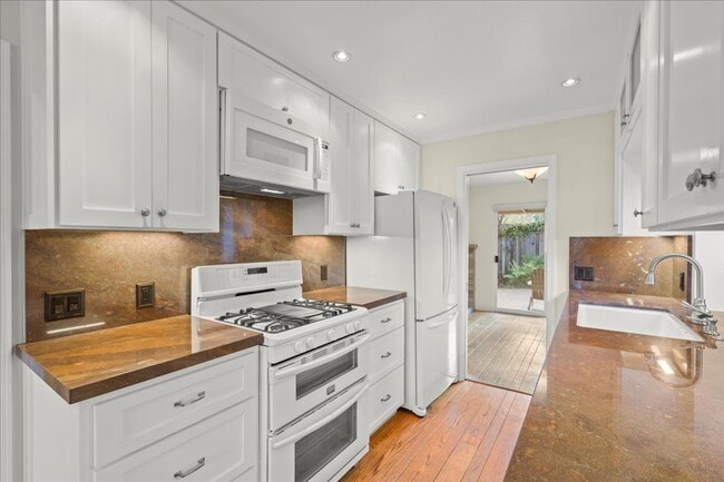 Building Photo - 3 bed 2 bath home with washer/dryer in Mountain View