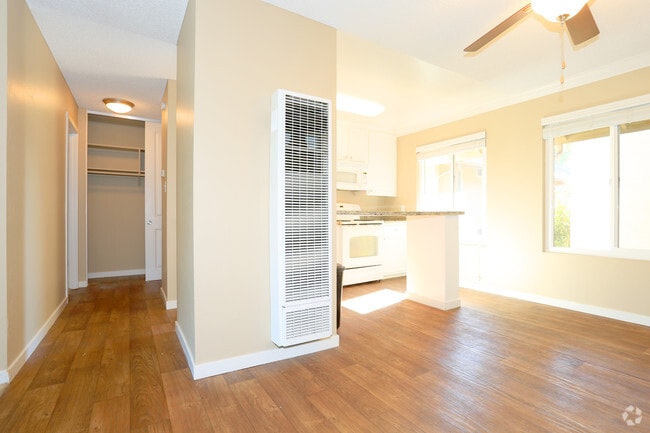 1Bedroom: Kitchen