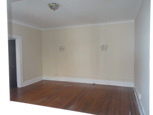 Building Photo - 42 W Holly St Unit 23