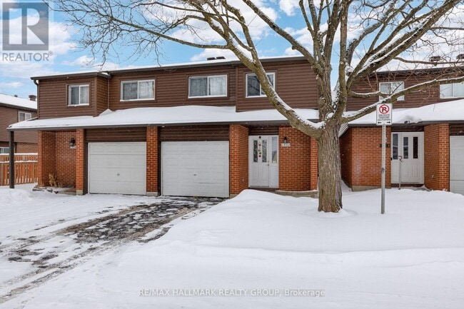 Photo - 1552 Queensdale Ave