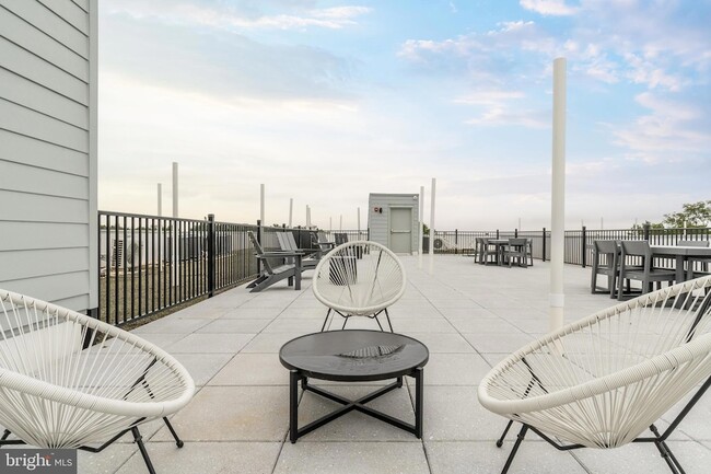 Building Photo - 6910 Ridge Ave Unit 109