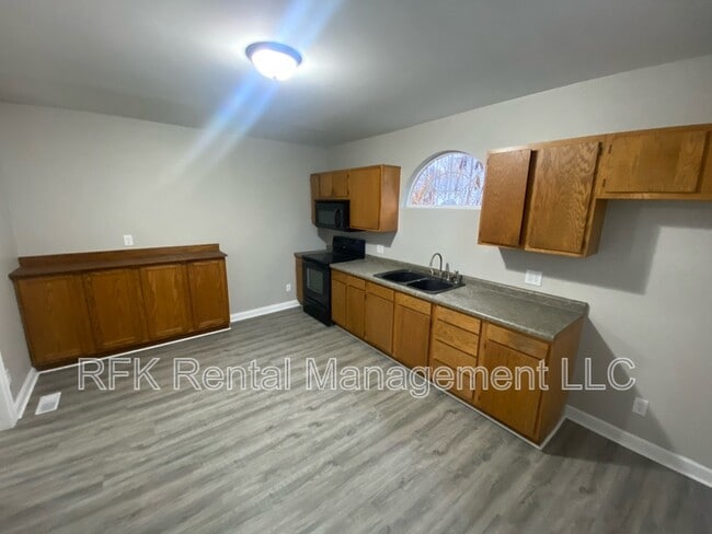 Photo - 108 N 6th St