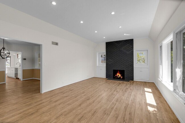 Photo - 2151 N Altadena Dr