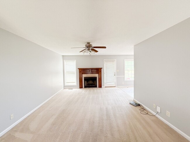 Photo - 4 Bedroom 3 Bathroom Home!