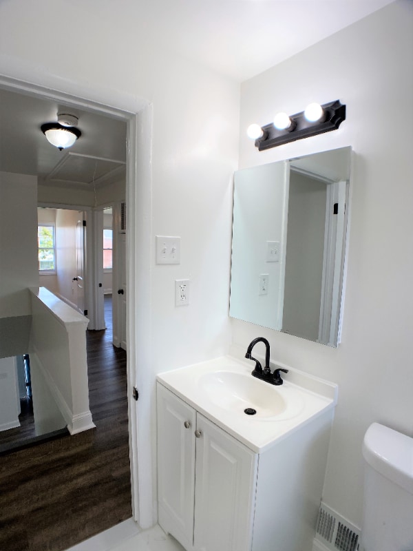 Building Photo - 2038 Kelmore Rd