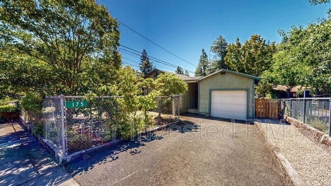 Building Photo - 175 Giorno Ave