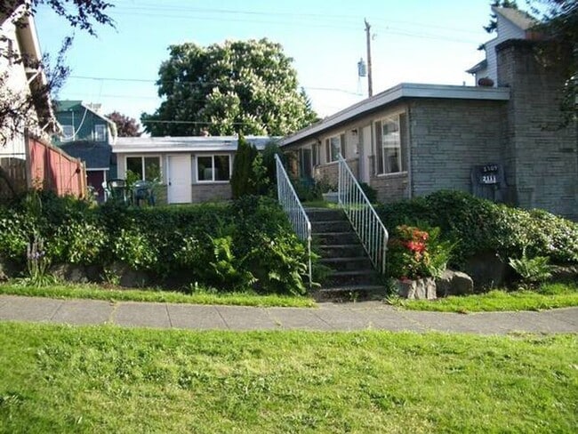 Building Photo - 2109 N 63rd St Unit 3B