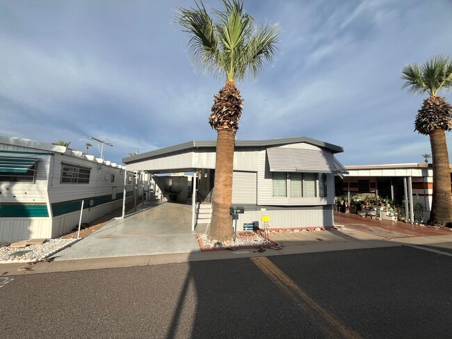 Photo - 303 N Lindsay Rd