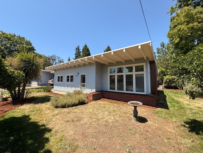 Building Photo - 81/83 w27 Unit 81w27