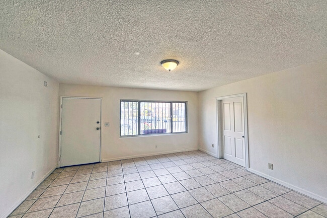 Photo - 1214 E 82nd St