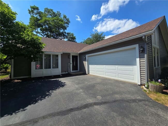 Photo - 9 Hepatica Ln