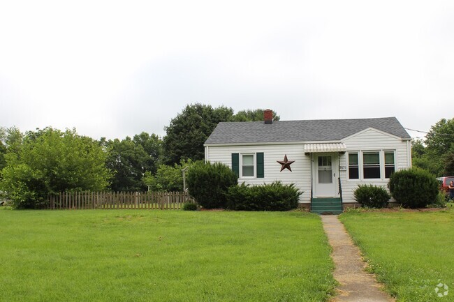 Building Photo - 7671 S Main St Rental