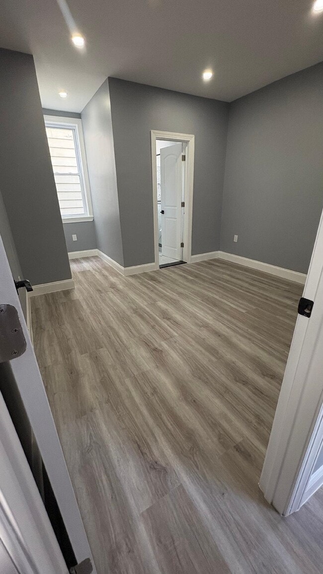 Photo - 128 W 30th St Unidad 1