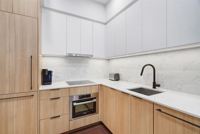 Photo - 13685-13102 102 Ave Unit ID1051768P