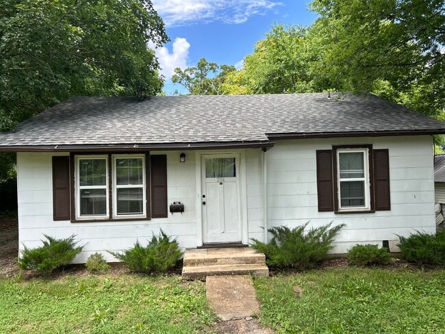 Photo - 214 Poplar St House