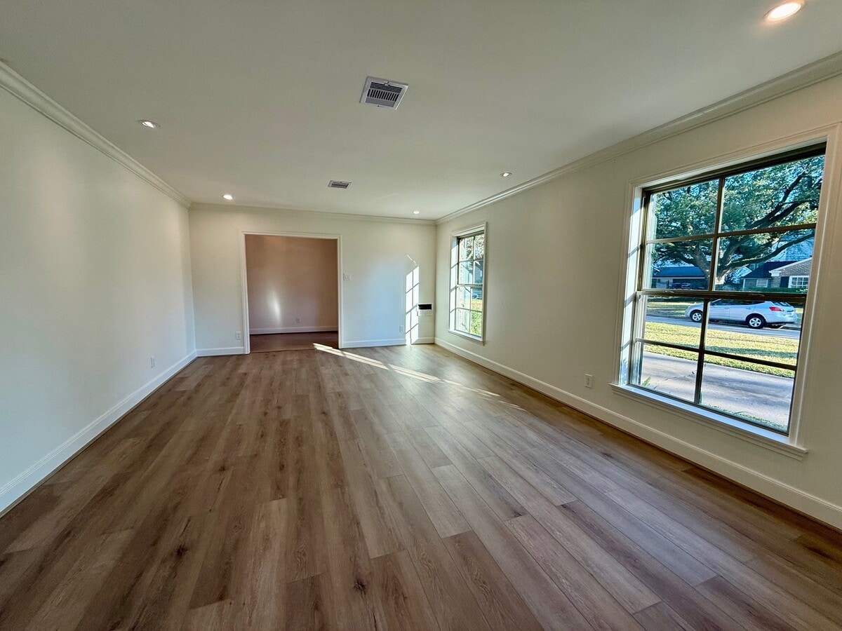 Photo - 4726 Ivanhoe St