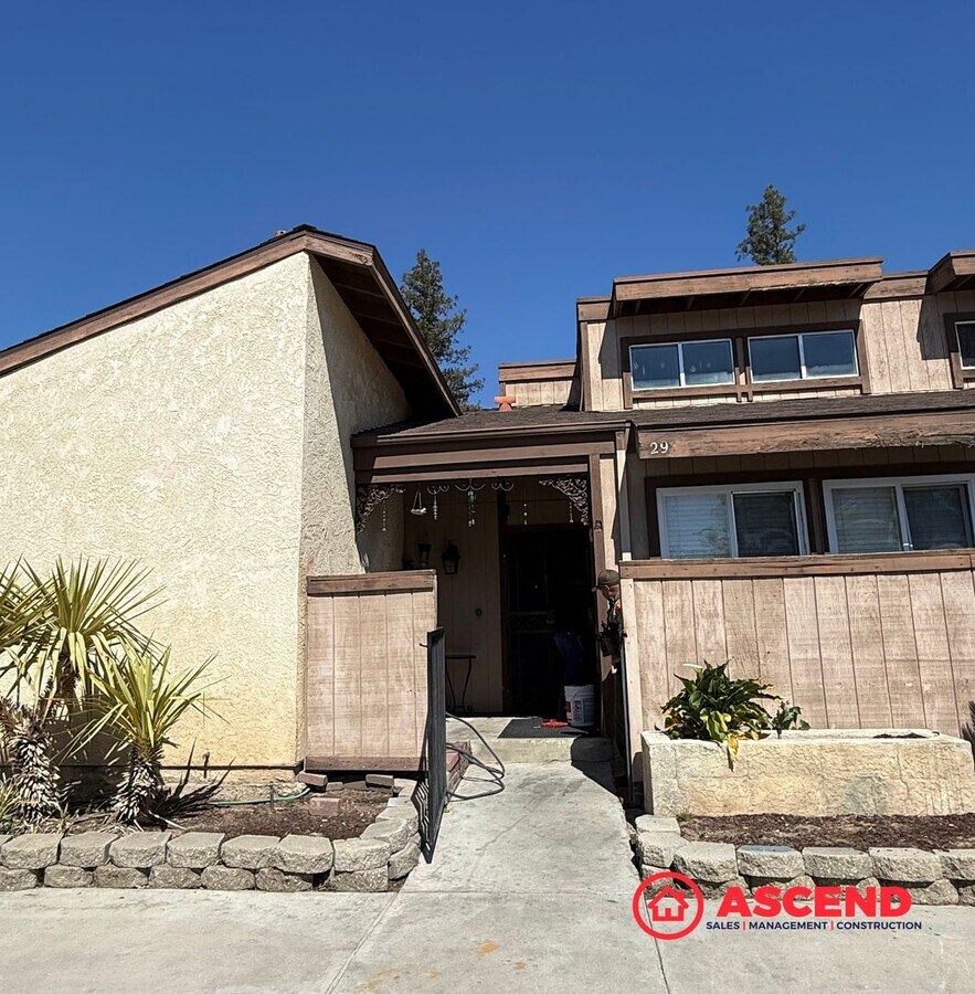 Charming 2 Bed, 1 Bath Home in Desirable Location - Charming 2 Bed, 1 Bath Home in Desirable Location