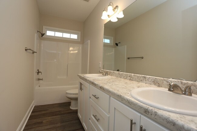 Photo - 4 Bedroom Brick House Available TODAY!