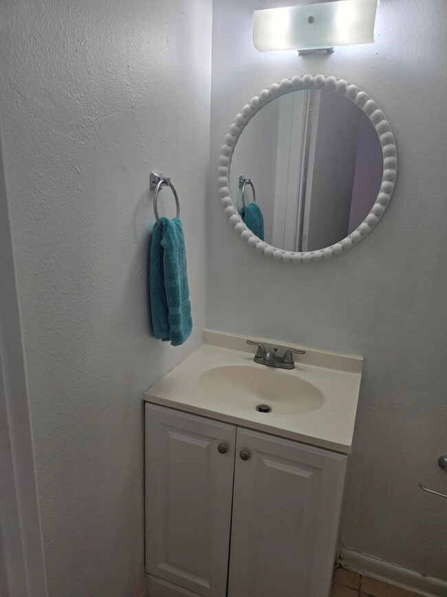 Building Photo - 600 Hilliard St Unit 6 Rental
