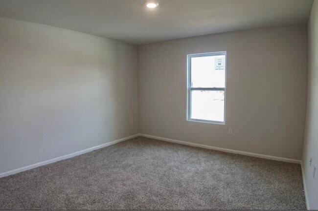 Photo - 5008 Sampler Dr