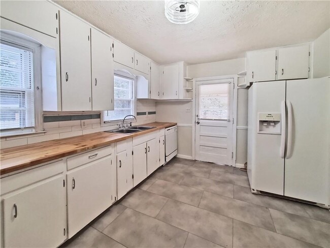Photo - 3018 Grand Ave SW