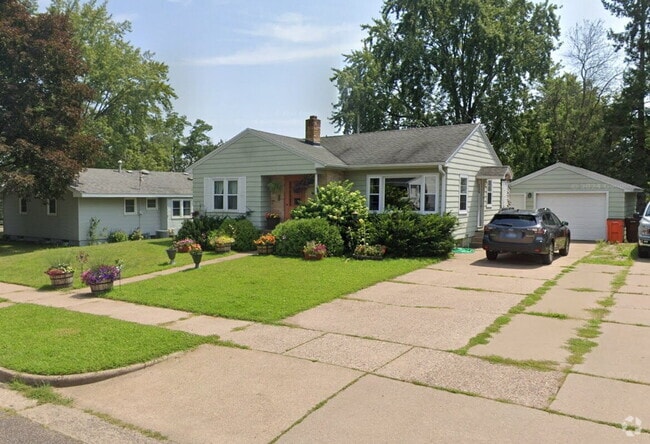 Building Photo - 2 Bedroom Single-Family Home with Garage