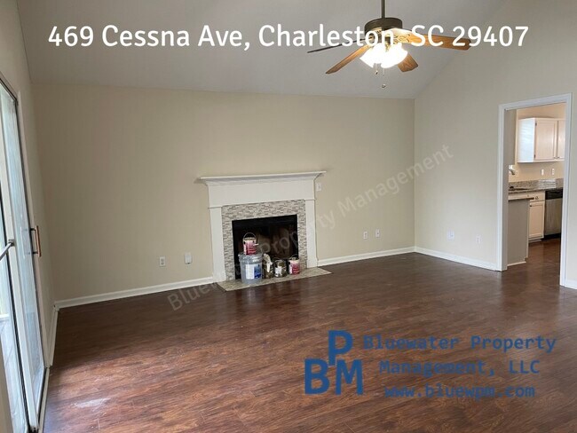 Photo - 469 Cessna Ave