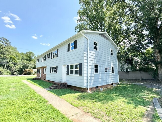 Building Photo - 101 Greenbriar Rd Unit 101 Greenbriar Rd D