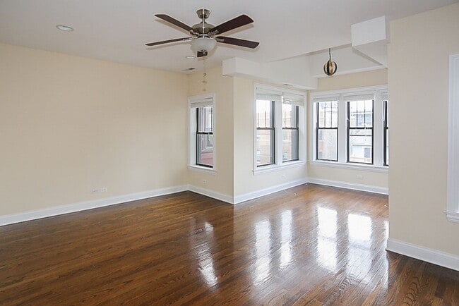 Building Photo - 3706 N Wilton Ave Unit 3
