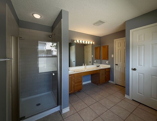 Photo - Beautiful 3/2 Available for Immediate Move In!