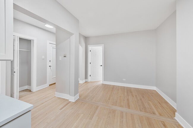 Photo - 7375 N Damen Ave Unidad H2