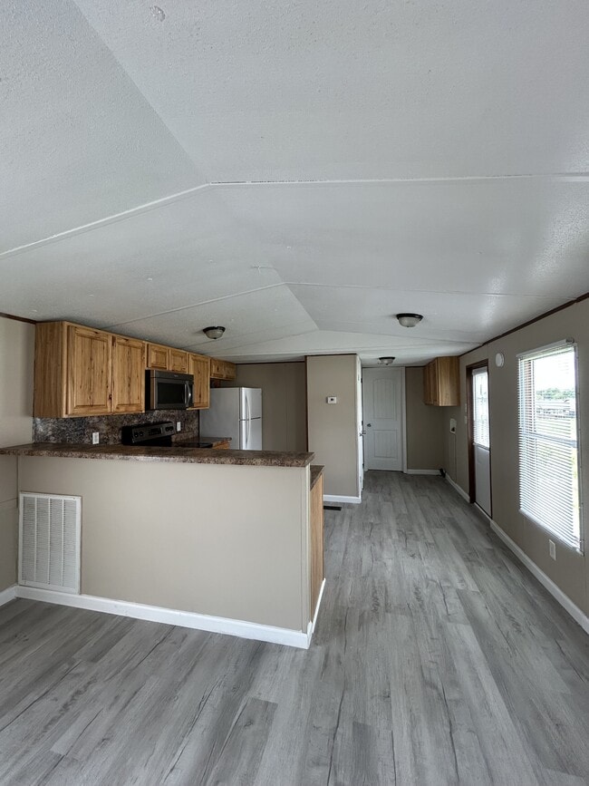 Photo - 405 Debby St