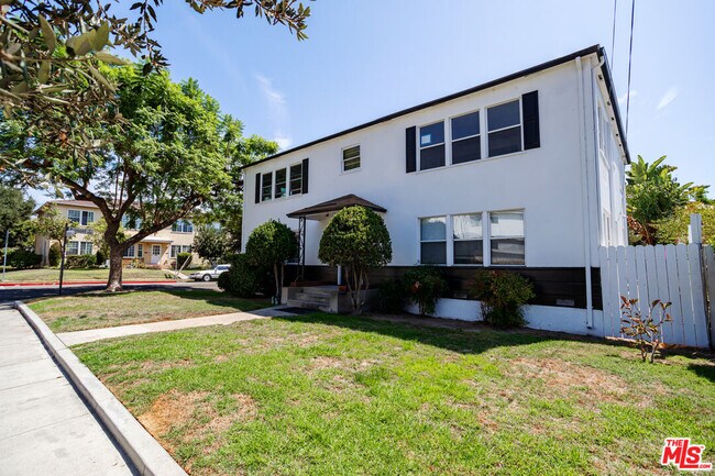 Photo - 930 E Lexington Dr Unit 3