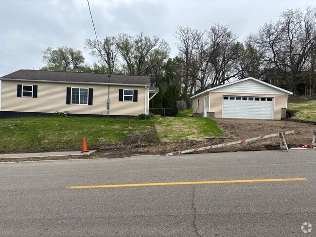 Building Photo - 3 Bedroom, 2.5 Bath Single Family Home w/2...