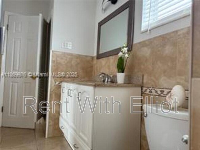 Photo - 2223 Park Ln