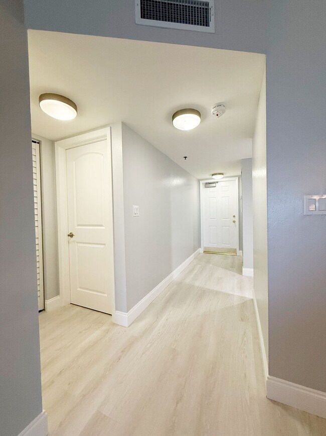 Photo - 3100 W Rolling Hills Cir Unidad 602