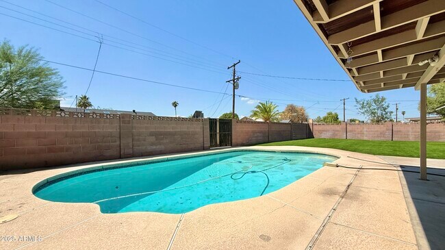 Photo - 537 E Laguna Dr