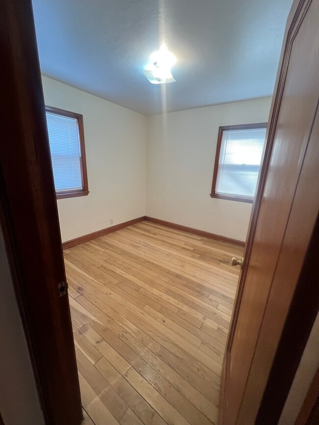 Bedroom - 4114 N Toronto St Unit Lower