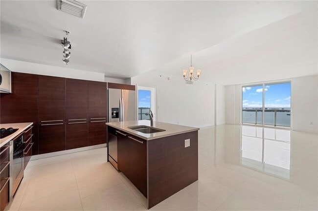 Building Photo - 1900 N Bayshore Dr Unit 4302