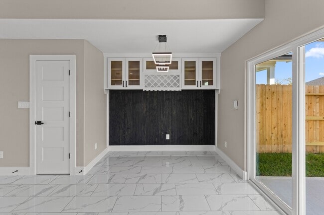 Photo - 7927 Colonial Ln