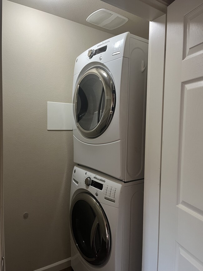 Photo - 4014 Byron Ave Unit B101