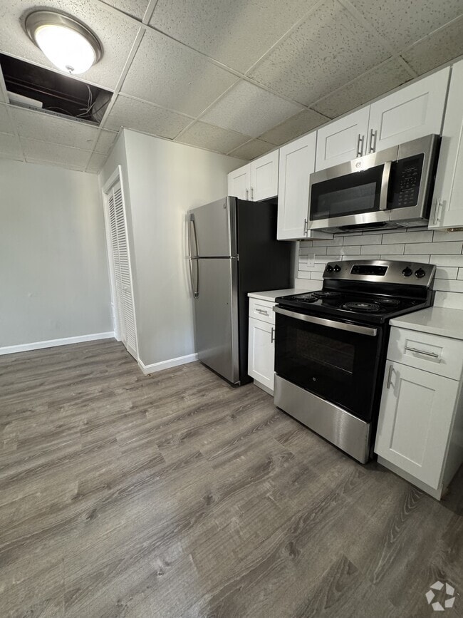 Building Photo - 7 Muskeego St Rental