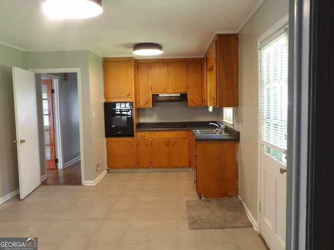 Photo - 1269 James St